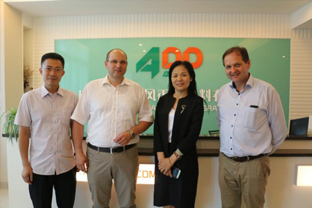 奧地利著名肉制品配料供應(yīng)商總經(jīng)理Helmut先生和貿(mào)易部經(jīng)理Robert先生，到我司參觀和交流。